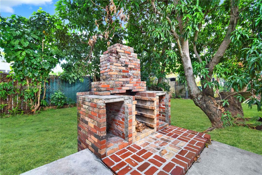 En Venta: $610,000 (3 camas, 3 baños, 1646 Pies cuadrados)