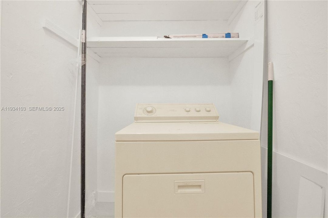 En Venta: $610,000 (3 camas, 3 baños, 1646 Pies cuadrados)