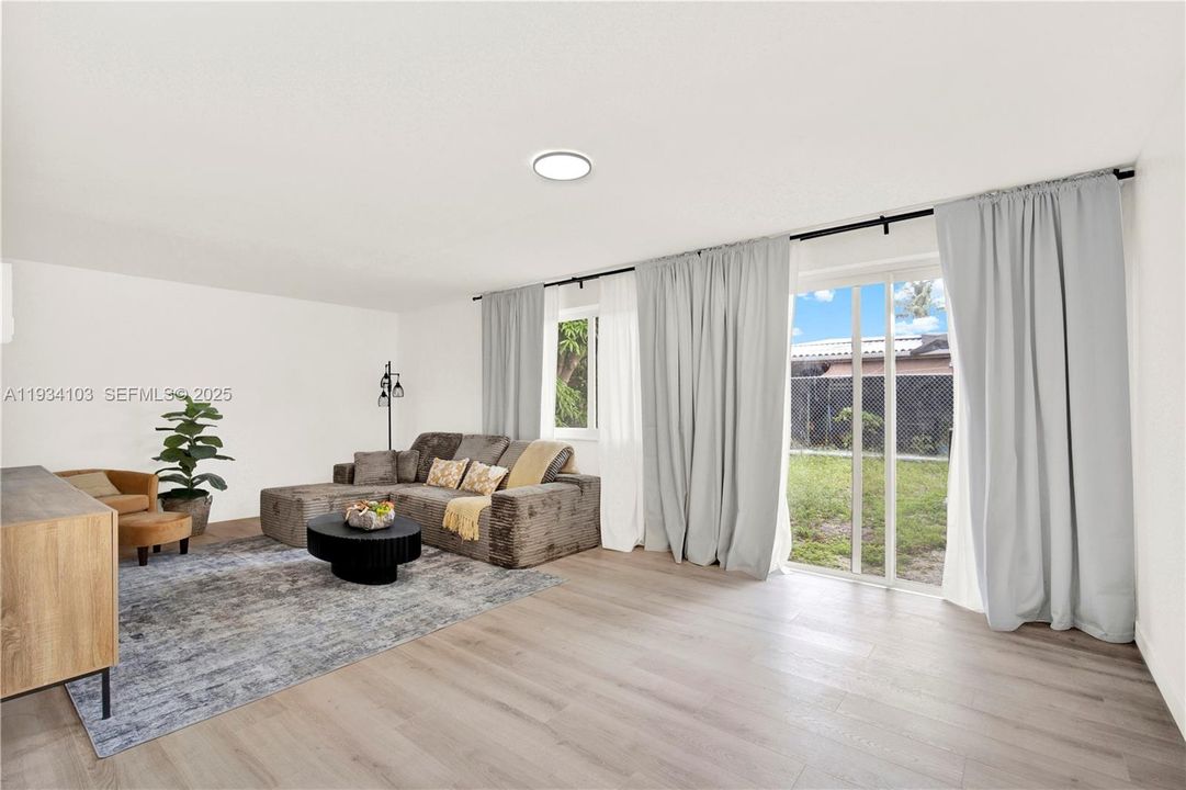 En Venta: $610,000 (3 camas, 3 baños, 1646 Pies cuadrados)