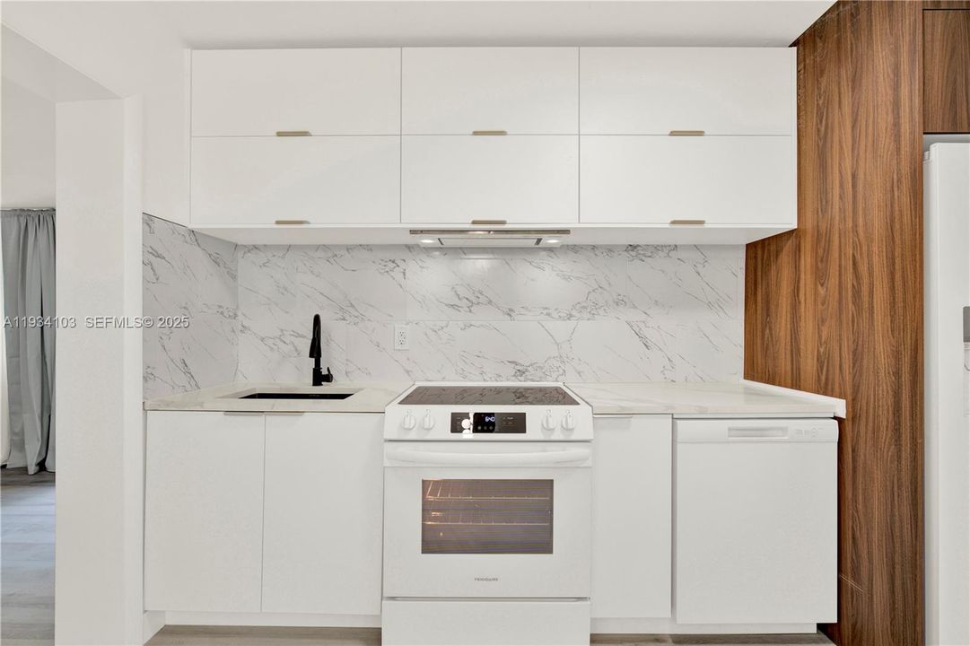 En Venta: $610,000 (3 camas, 3 baños, 1646 Pies cuadrados)