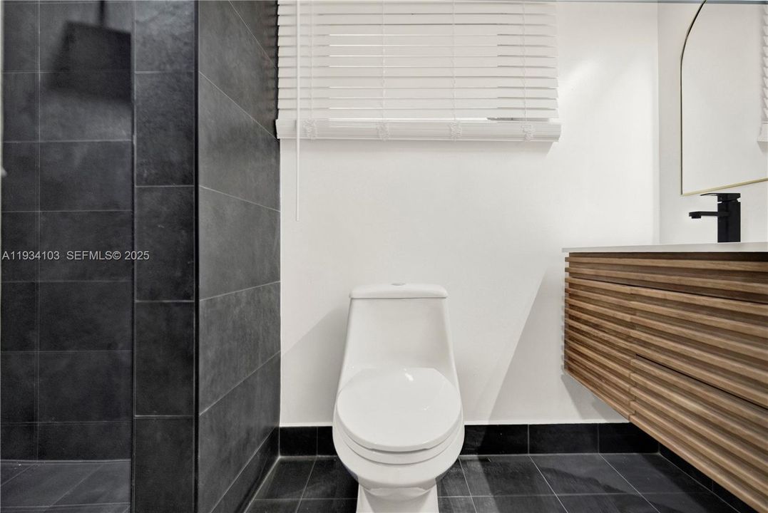 En Venta: $610,000 (3 camas, 3 baños, 1646 Pies cuadrados)