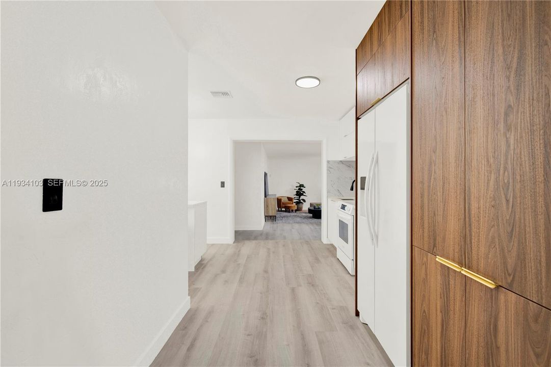 En Venta: $610,000 (3 camas, 3 baños, 1646 Pies cuadrados)