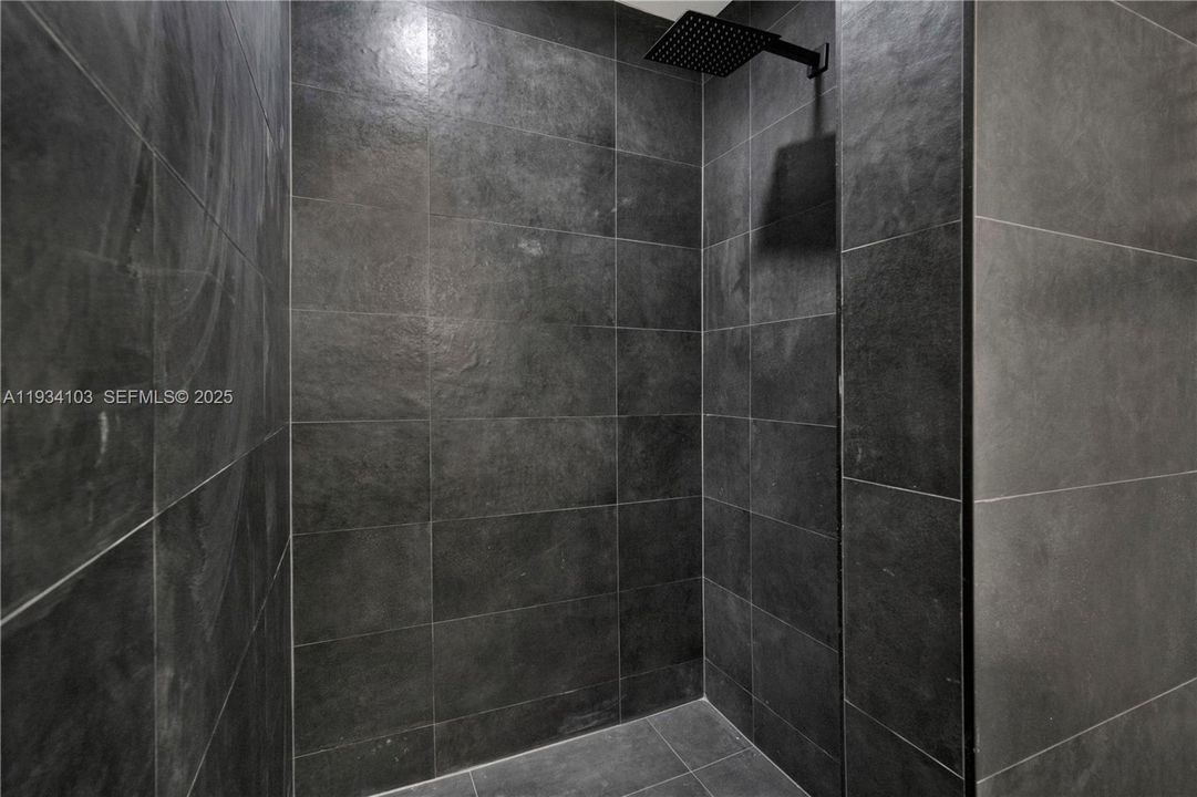 En Venta: $610,000 (3 camas, 3 baños, 1646 Pies cuadrados)