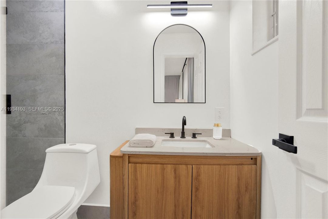 En Venta: $610,000 (3 camas, 3 baños, 1646 Pies cuadrados)