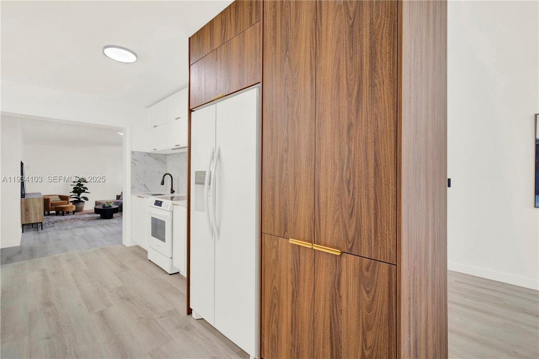 En Venta: $610,000 (3 camas, 3 baños, 1646 Pies cuadrados)