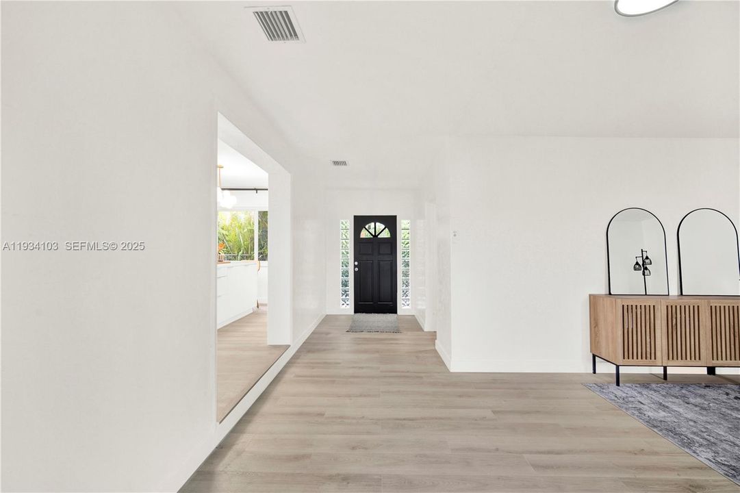 En Venta: $610,000 (3 camas, 3 baños, 1646 Pies cuadrados)