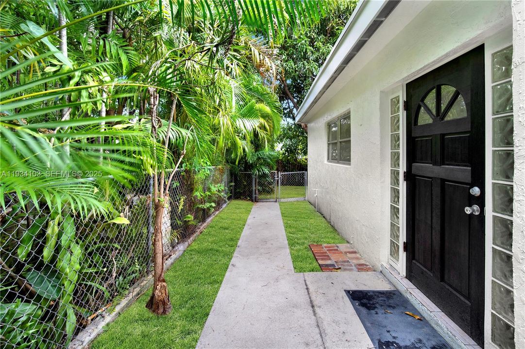 En Venta: $610,000 (3 camas, 3 baños, 1646 Pies cuadrados)