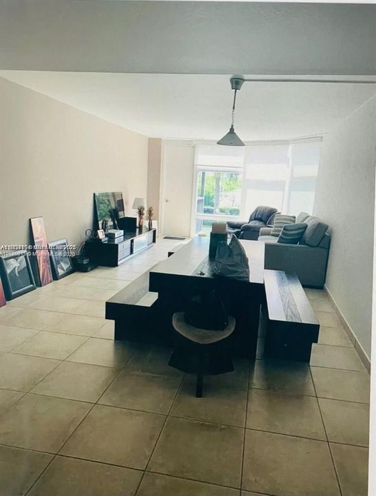 For Rent: $2,450 (2 beds, 2 baths, 1250 Square Feet)