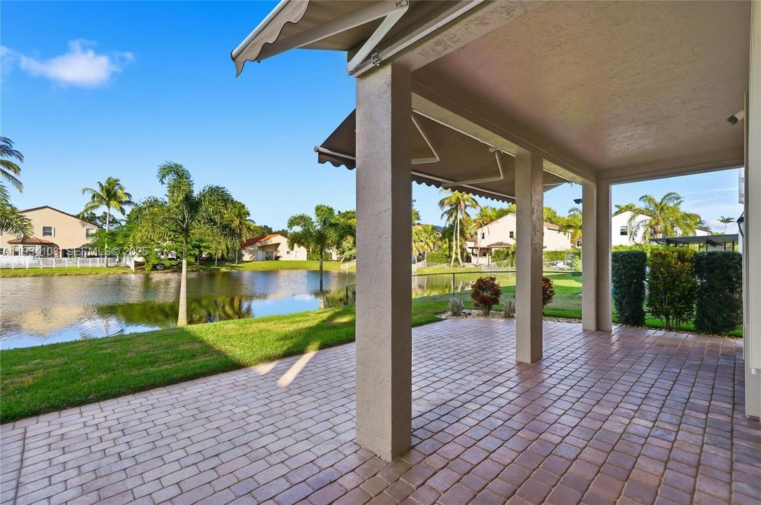 En Venta: $715,000 (4 camas, 3 baños, 2523 Pies cuadrados)