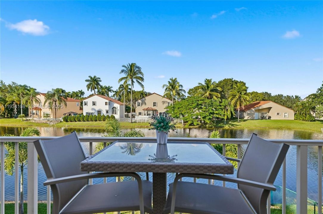 En Venta: $715,000 (4 camas, 3 baños, 2523 Pies cuadrados)