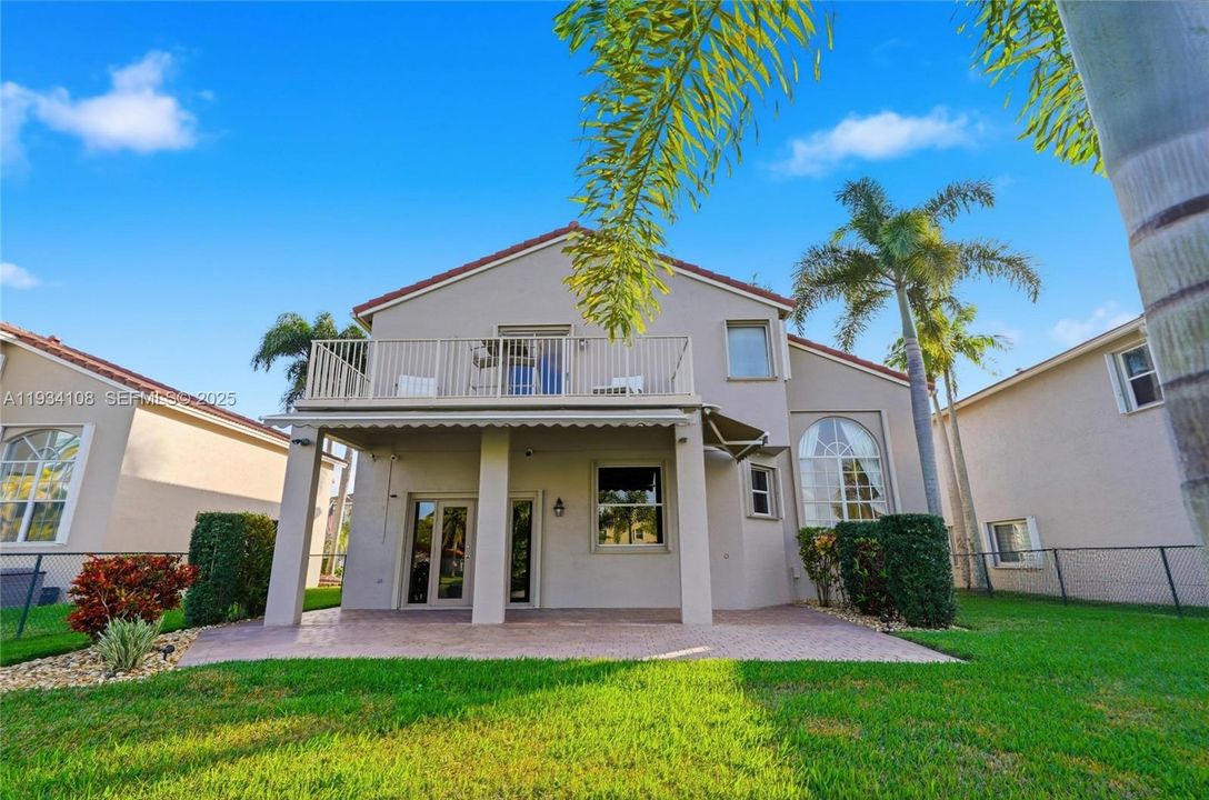 En Venta: $715,000 (4 camas, 3 baños, 2523 Pies cuadrados)