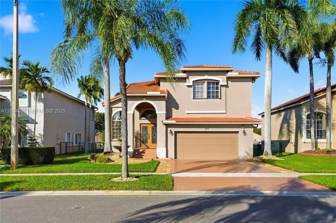 En Venta: $715,000 (4 camas, 3 baños, 2523 Pies cuadrados)