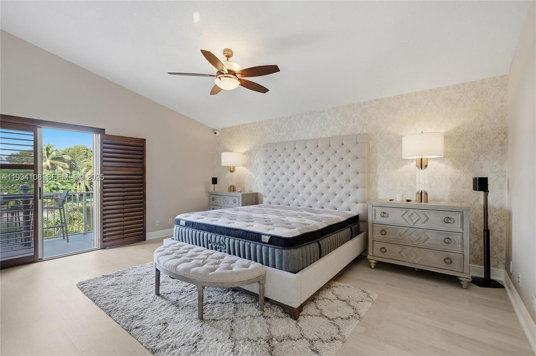 En Venta: $715,000 (4 camas, 3 baños, 2523 Pies cuadrados)