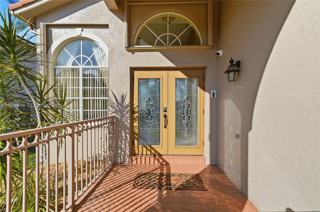 En Venta: $715,000 (4 camas, 3 baños, 2523 Pies cuadrados)