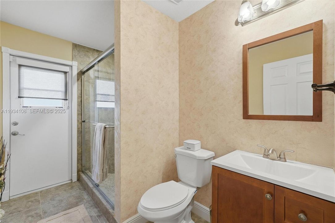 En Venta: $715,000 (4 camas, 3 baños, 2523 Pies cuadrados)