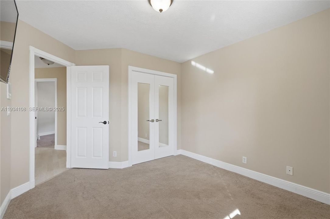 En Venta: $715,000 (4 camas, 3 baños, 2523 Pies cuadrados)