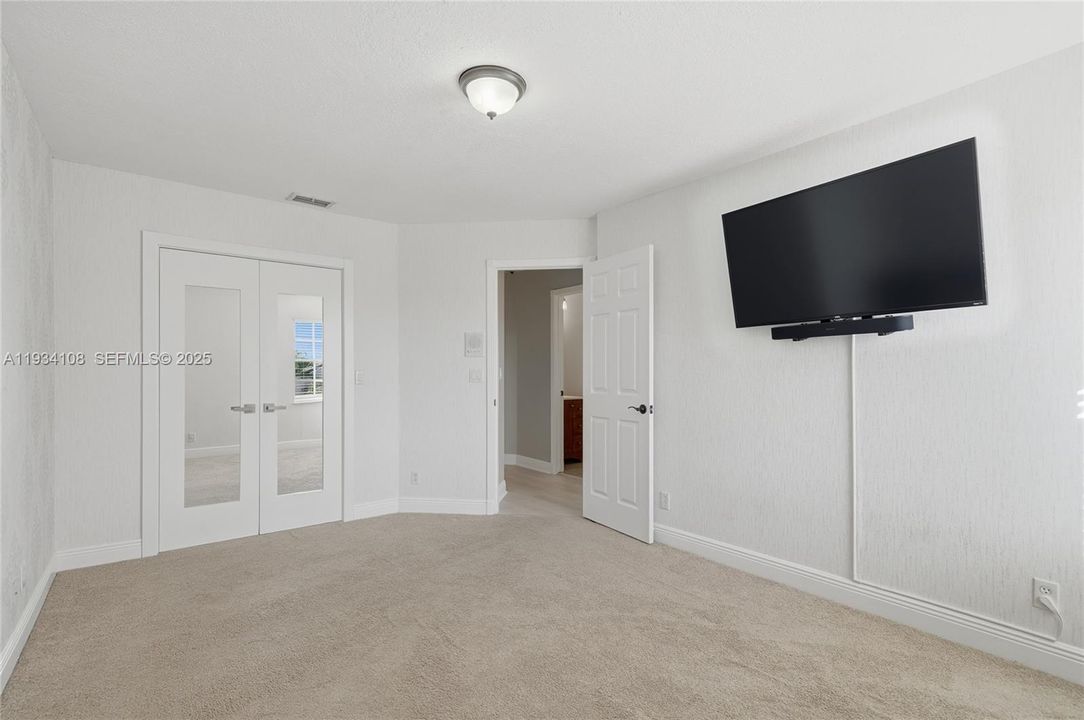 En Venta: $715,000 (4 camas, 3 baños, 2523 Pies cuadrados)