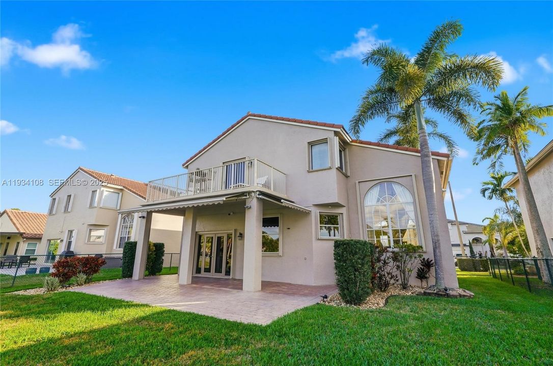 En Venta: $715,000 (4 camas, 3 baños, 2523 Pies cuadrados)