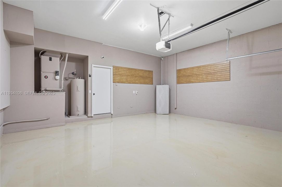 En Venta: $715,000 (4 camas, 3 baños, 2523 Pies cuadrados)