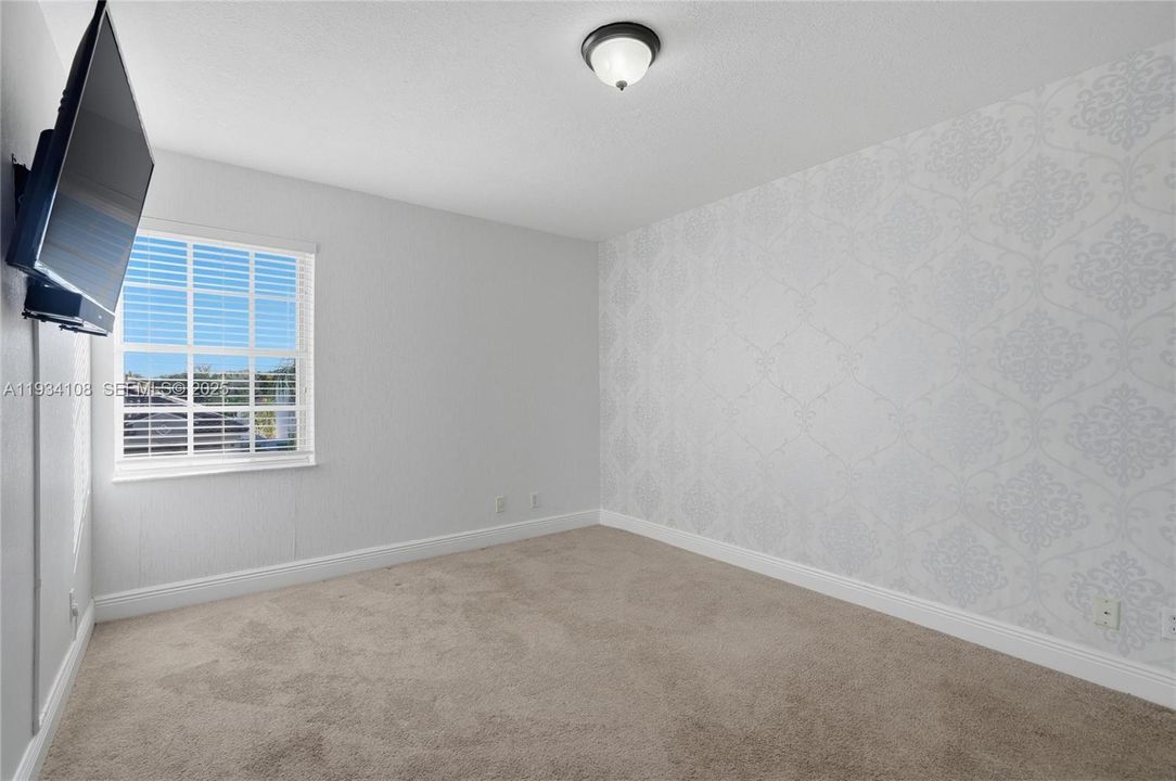 En Venta: $715,000 (4 camas, 3 baños, 2523 Pies cuadrados)