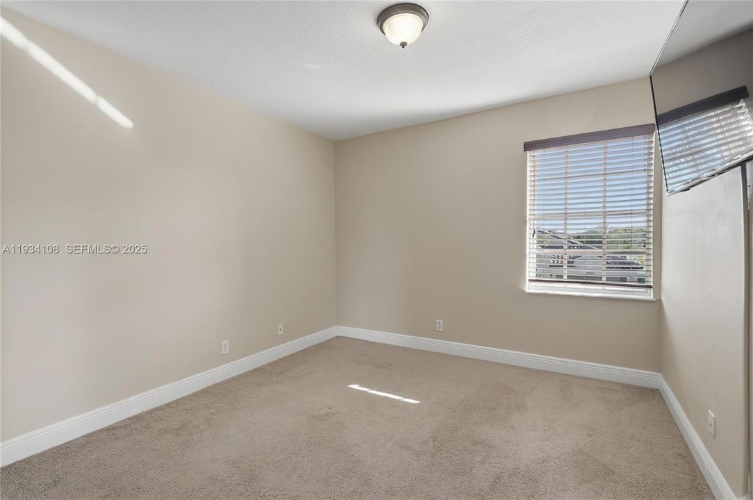 En Venta: $715,000 (4 camas, 3 baños, 2523 Pies cuadrados)