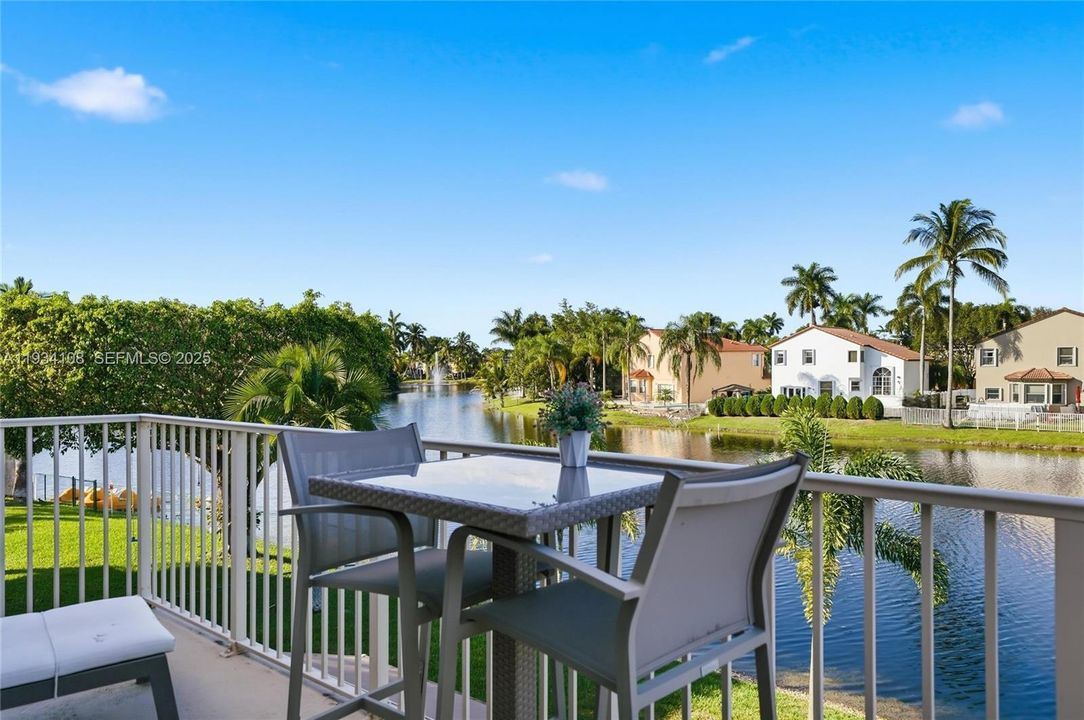 En Venta: $715,000 (4 camas, 3 baños, 2523 Pies cuadrados)