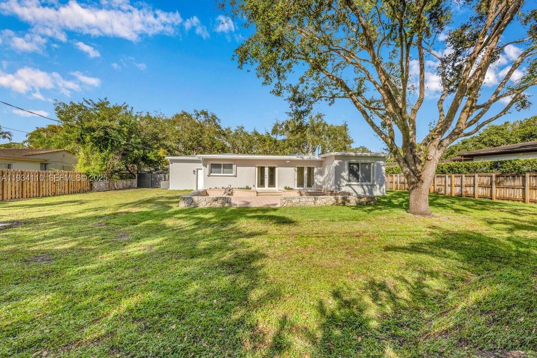 出租: $7,500 (3 贝兹, 2 浴室, 1938 平方英尺)