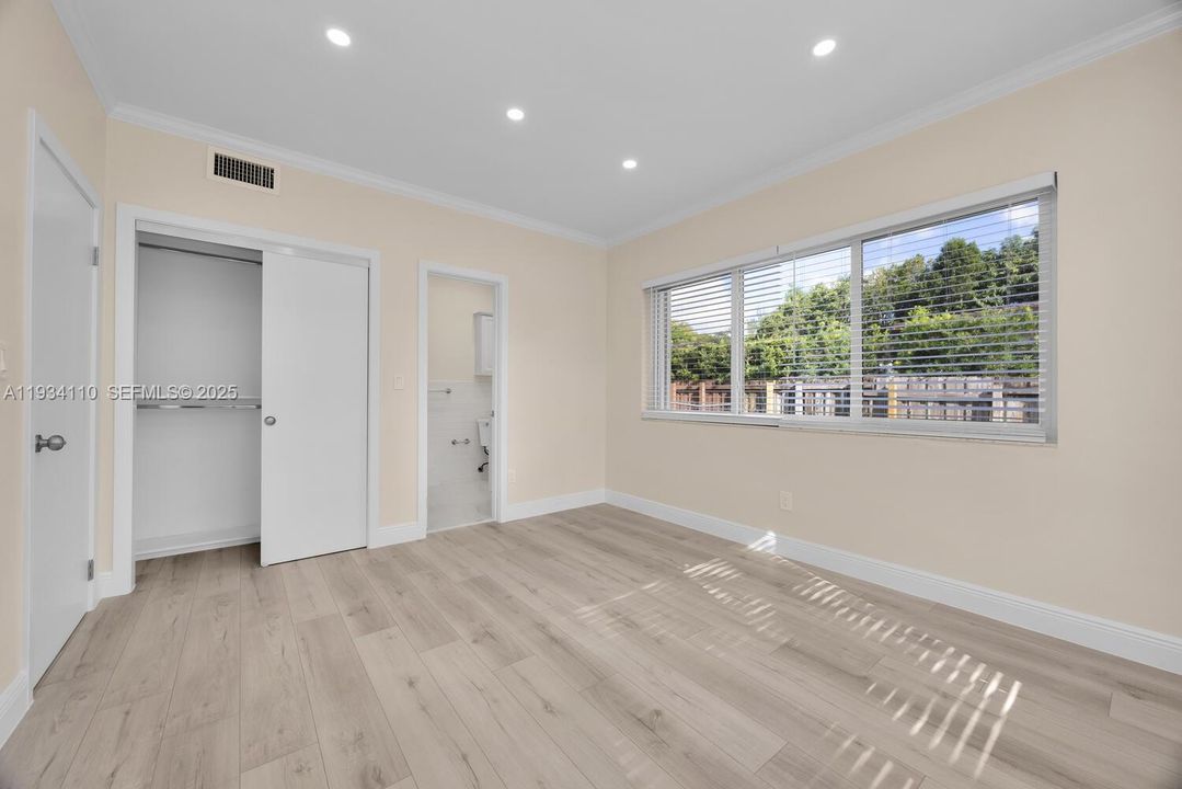 出租: $7,500 (3 贝兹, 2 浴室, 1938 平方英尺)