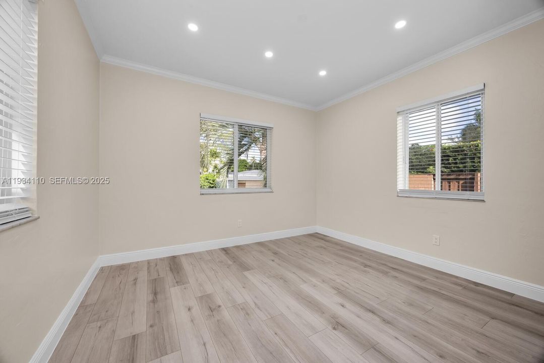 出租: $7,500 (3 贝兹, 2 浴室, 1938 平方英尺)