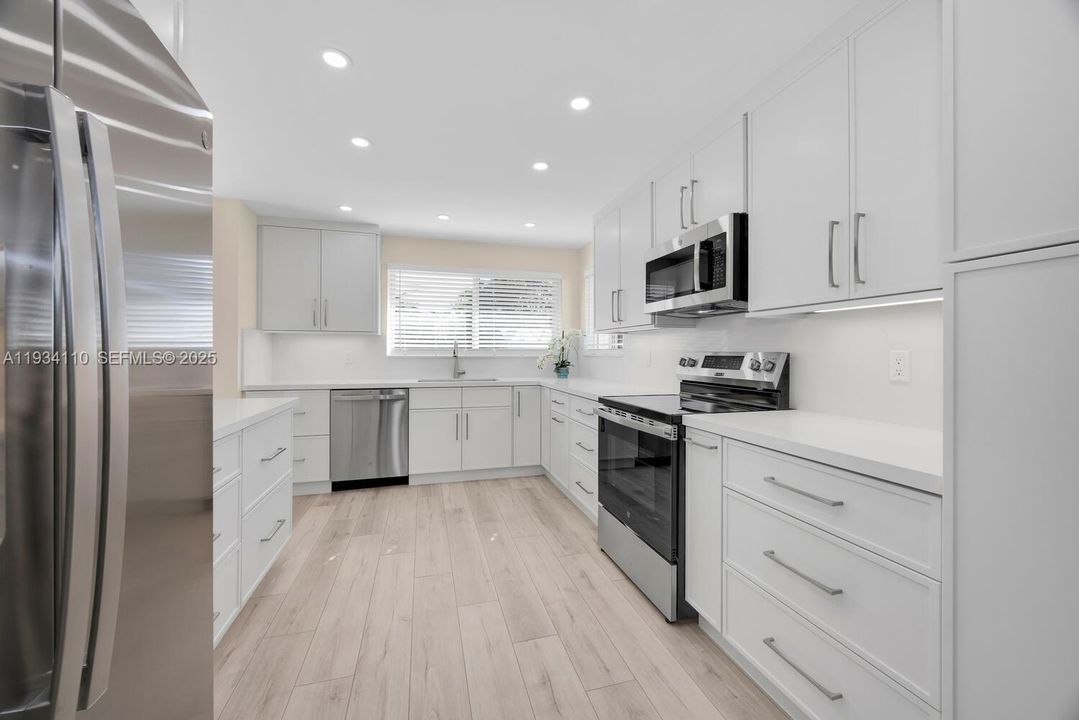 出租: $7,500 (3 贝兹, 2 浴室, 1938 平方英尺)