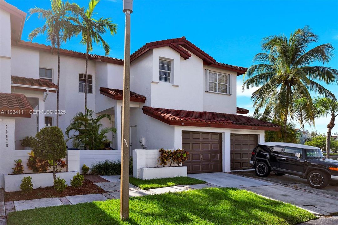 For Rent: $3,000 (2 beds, 2 baths, 1144 Square Feet)