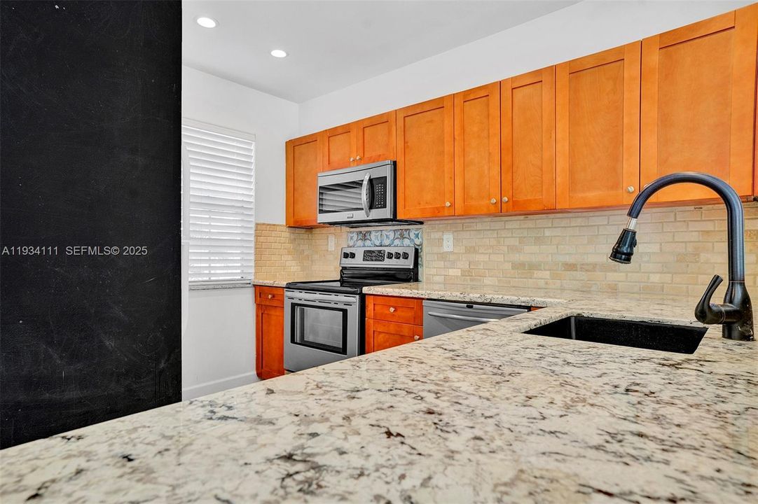 For Rent: $3,000 (2 beds, 2 baths, 1144 Square Feet)