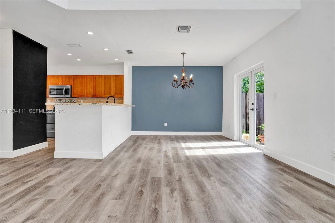 For Rent: $3,000 (2 beds, 2 baths, 1144 Square Feet)