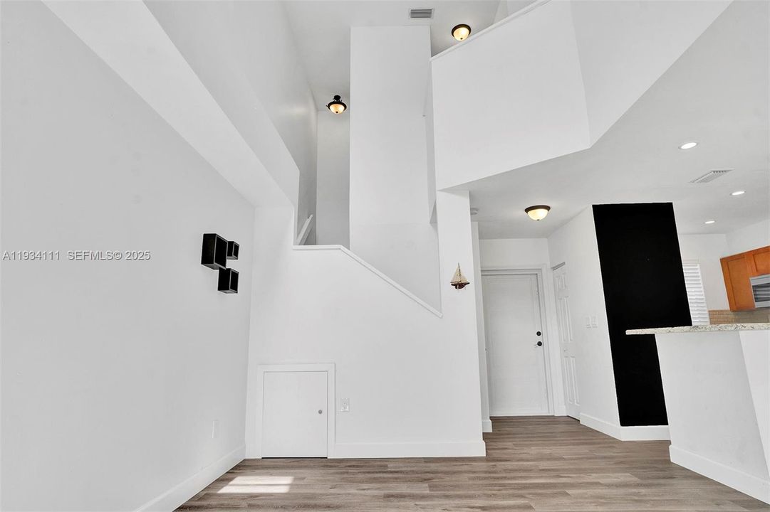 For Rent: $3,000 (2 beds, 2 baths, 1144 Square Feet)