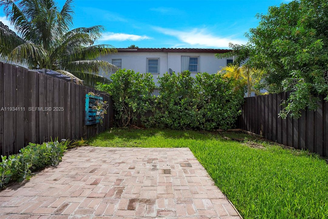 For Rent: $3,000 (2 beds, 2 baths, 1144 Square Feet)