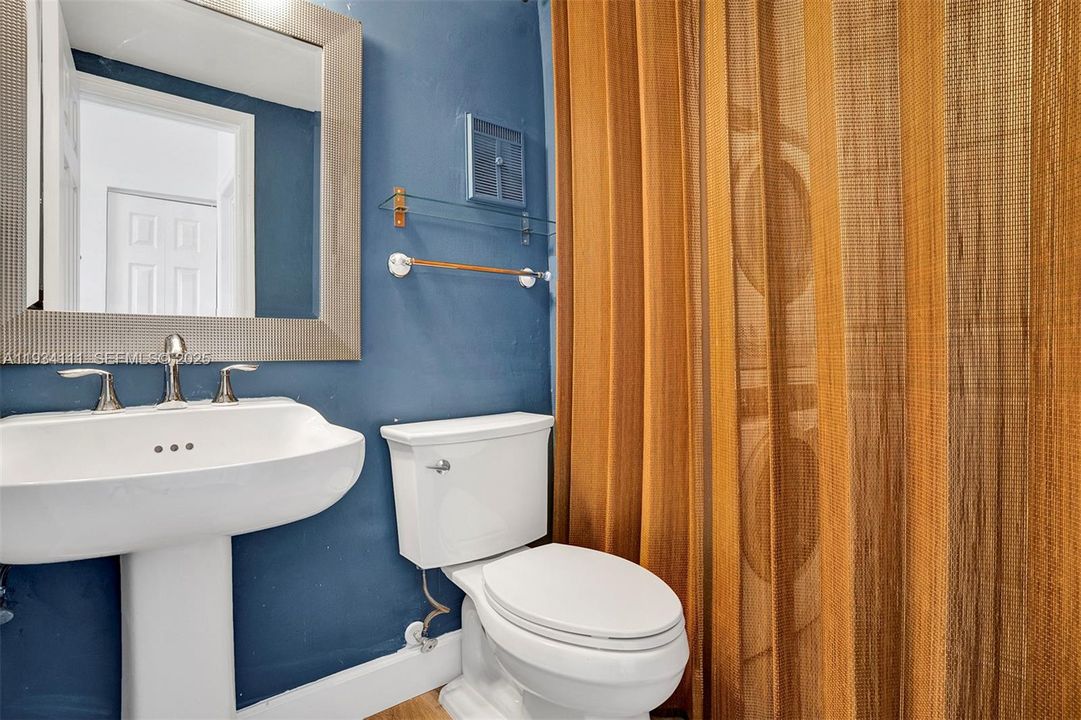 For Rent: $3,000 (2 beds, 2 baths, 1144 Square Feet)