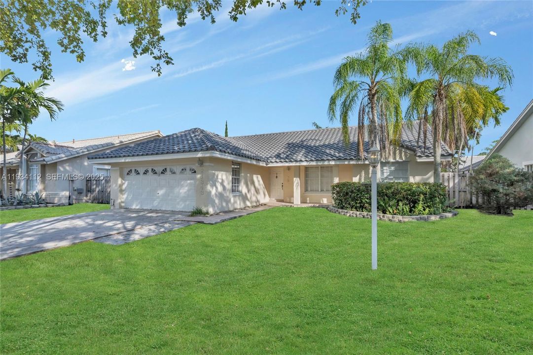 For Rent: $3,200 (3 beds, 2 baths, 1690 Square Feet)