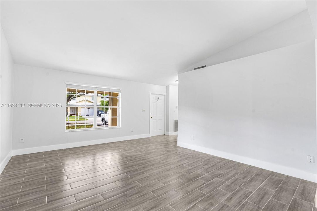 For Rent: $3,200 (3 beds, 2 baths, 1690 Square Feet)