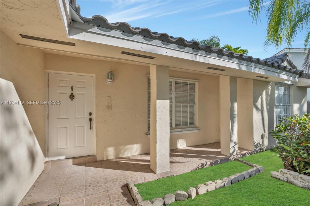 For Rent: $3,200 (3 beds, 2 baths, 1690 Square Feet)