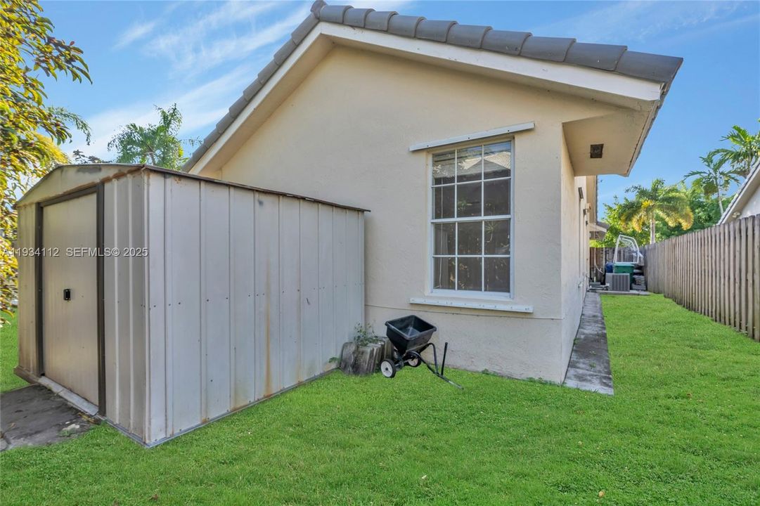 For Rent: $3,200 (3 beds, 2 baths, 1690 Square Feet)