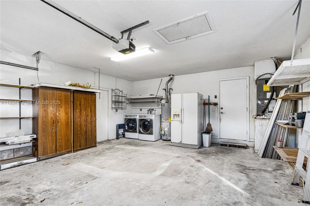 For Rent: $3,200 (3 beds, 2 baths, 1690 Square Feet)