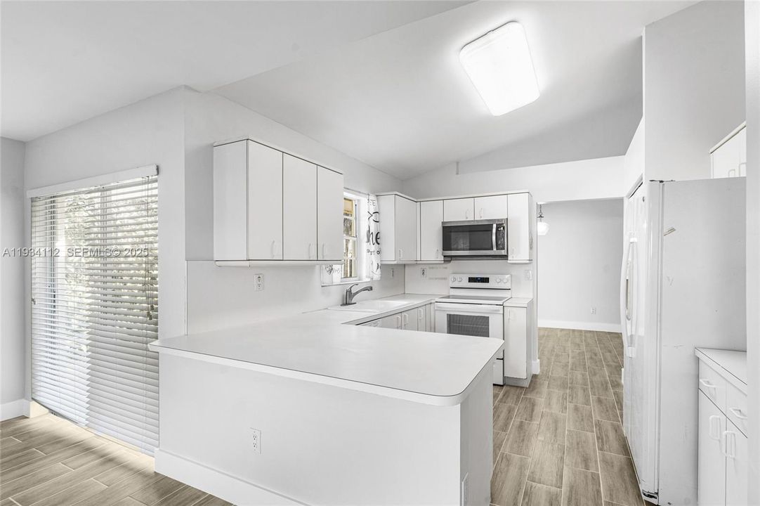 For Rent: $3,200 (3 beds, 2 baths, 1690 Square Feet)