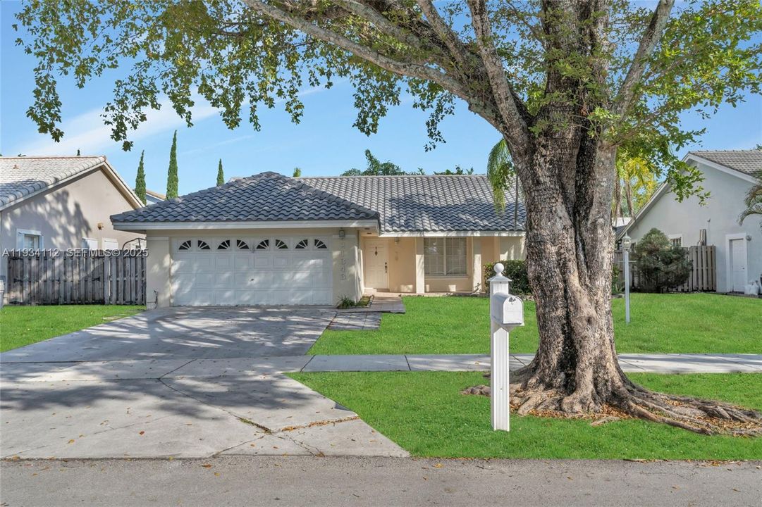 For Rent: $3,200 (3 beds, 2 baths, 1690 Square Feet)