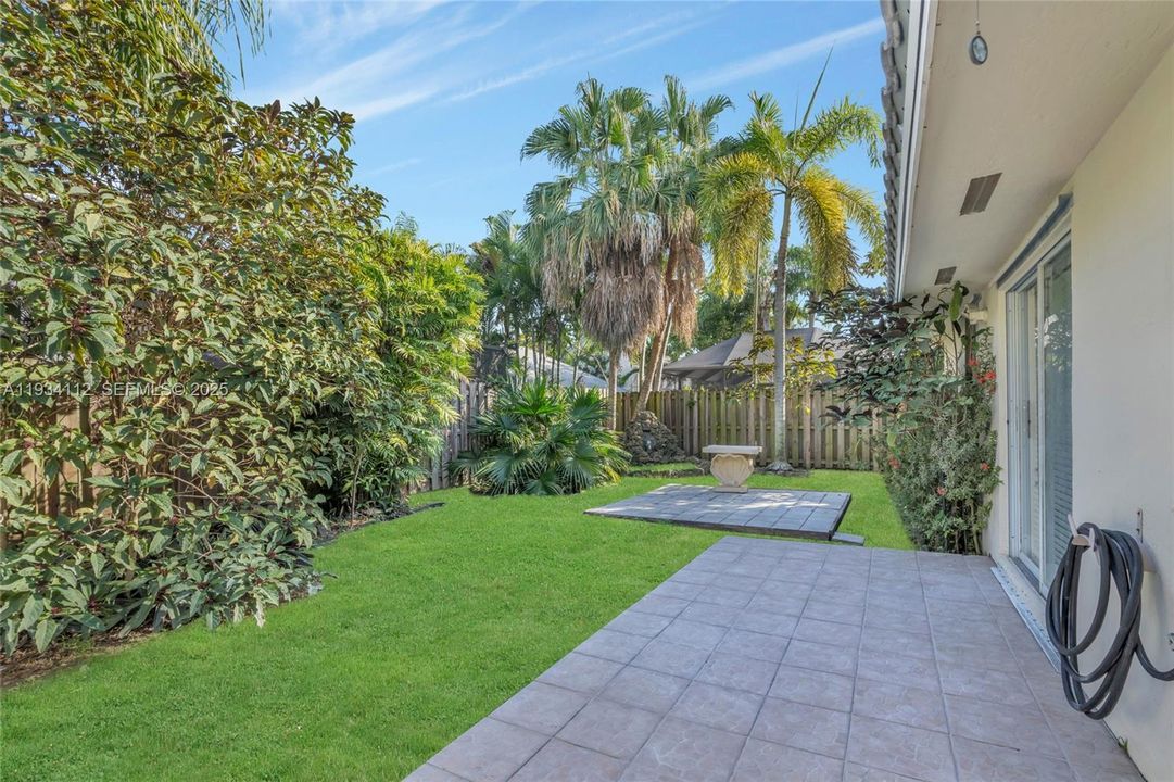 For Rent: $3,200 (3 beds, 2 baths, 1690 Square Feet)