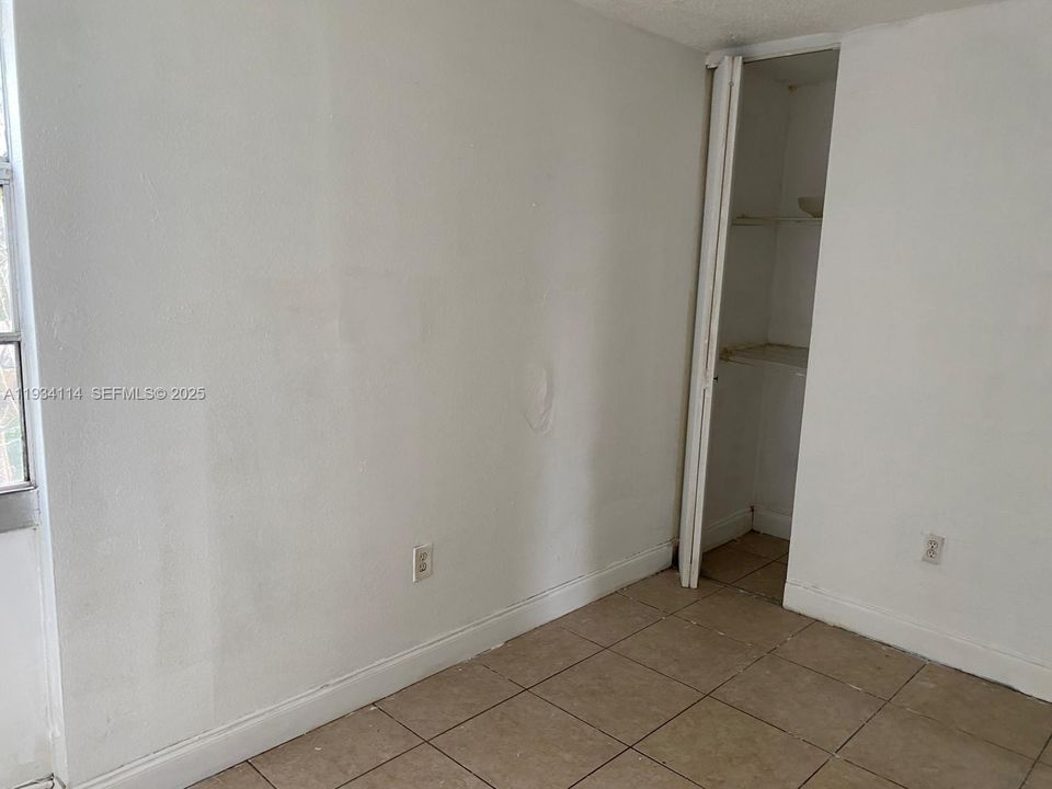 For Rent: $1,950 (2 beds, 1 baths, 760 Square Feet)