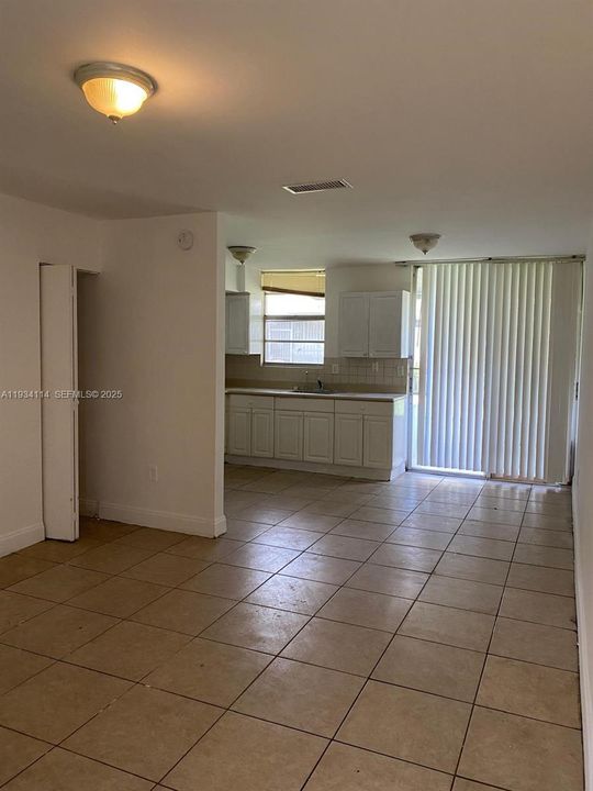 For Rent: $1,950 (2 beds, 1 baths, 760 Square Feet)