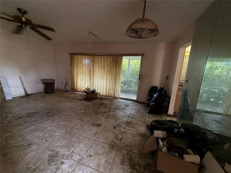 For Sale: $150,000 (2 beds, 2 baths, 1112 Square Feet)