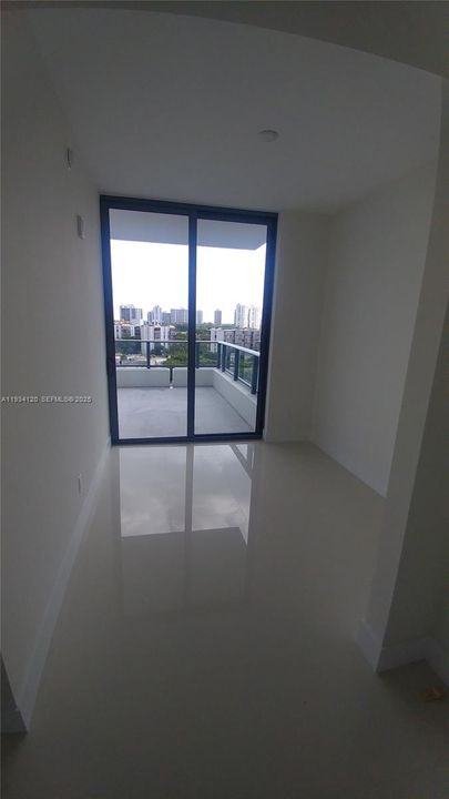 For Sale: $625,000 (1 beds, 2 baths, 937 Square Feet)