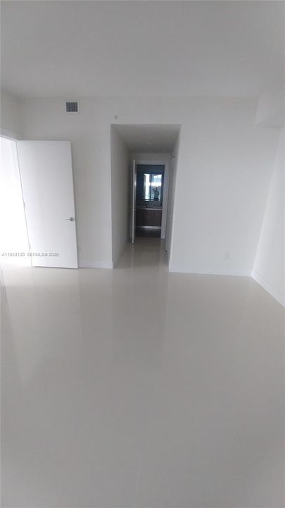 For Sale: $625,000 (1 beds, 2 baths, 937 Square Feet)