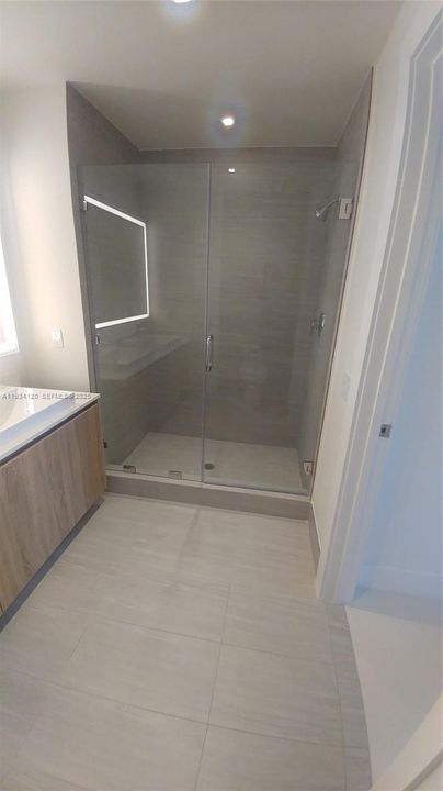 For Sale: $625,000 (1 beds, 2 baths, 937 Square Feet)